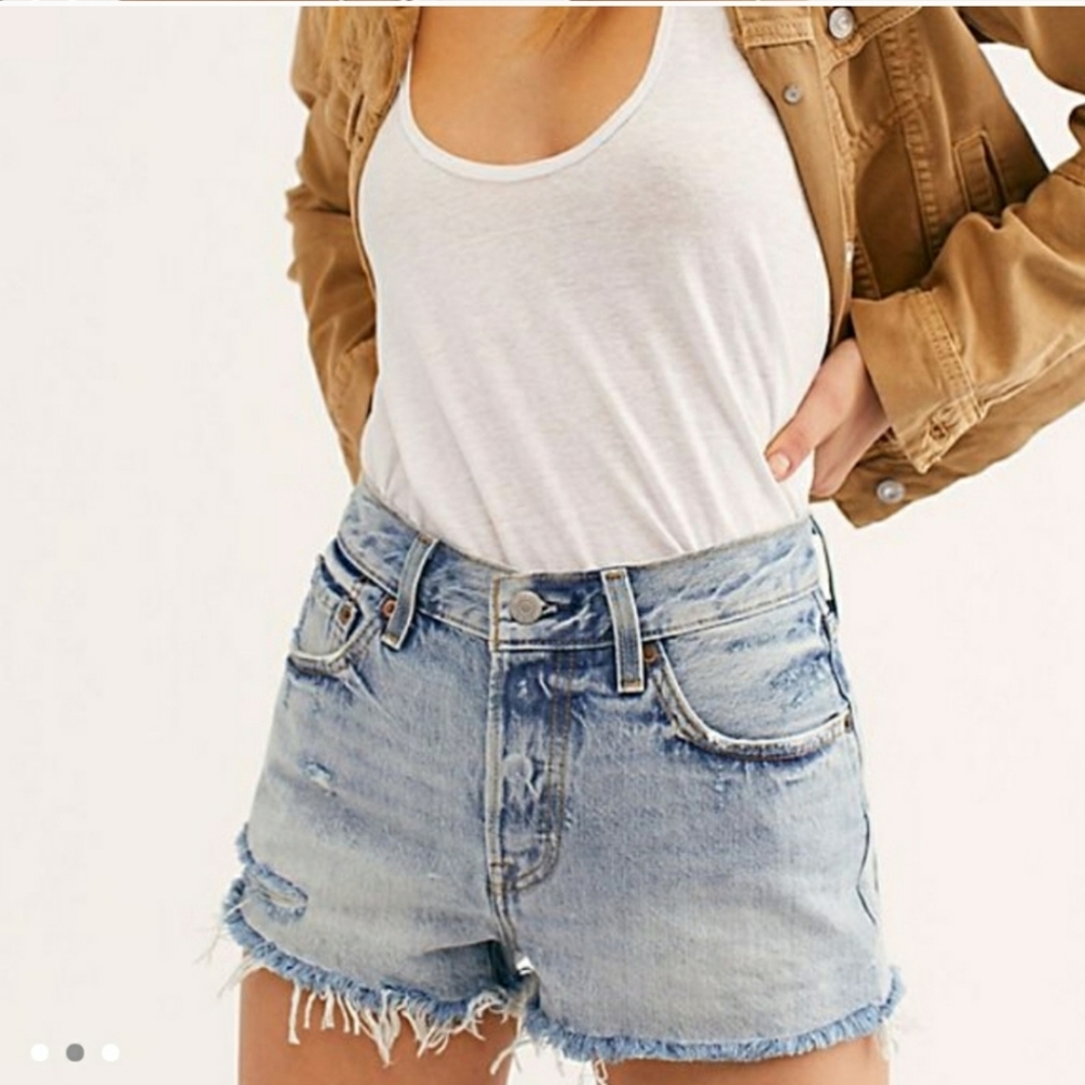 Levi's 501 Shorts Ripped Distressed - Picture 2 of 7